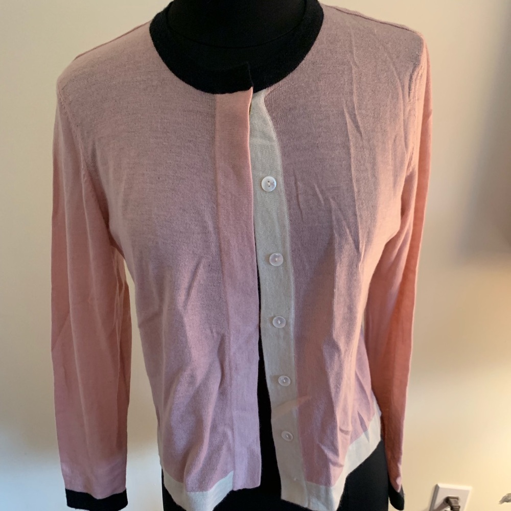 100% cashmere Worth Pink button up cardigan!